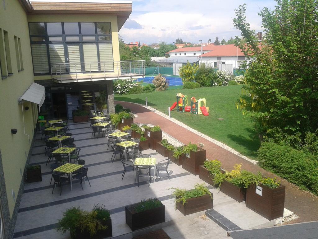 Hotel Predium Vráble Exterior foto